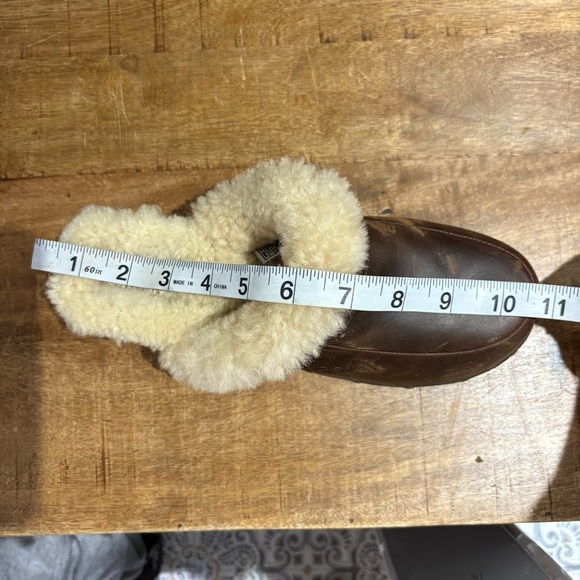 UGG Women’s Brown Wooden Shearling Lined Clogs - Picture 10 of 13